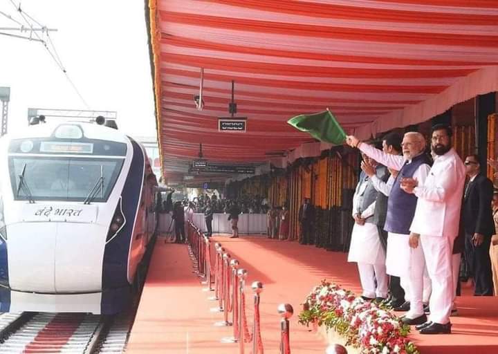 देश की 6वीं वंदे भारत ट्रेन को पीएम मोदी ने दिखाई हरी झंडी… आज से बिलासपुर नागपुर के बीच दौड़ेगी ट्रेन.. जानिए क्या है खासियत…