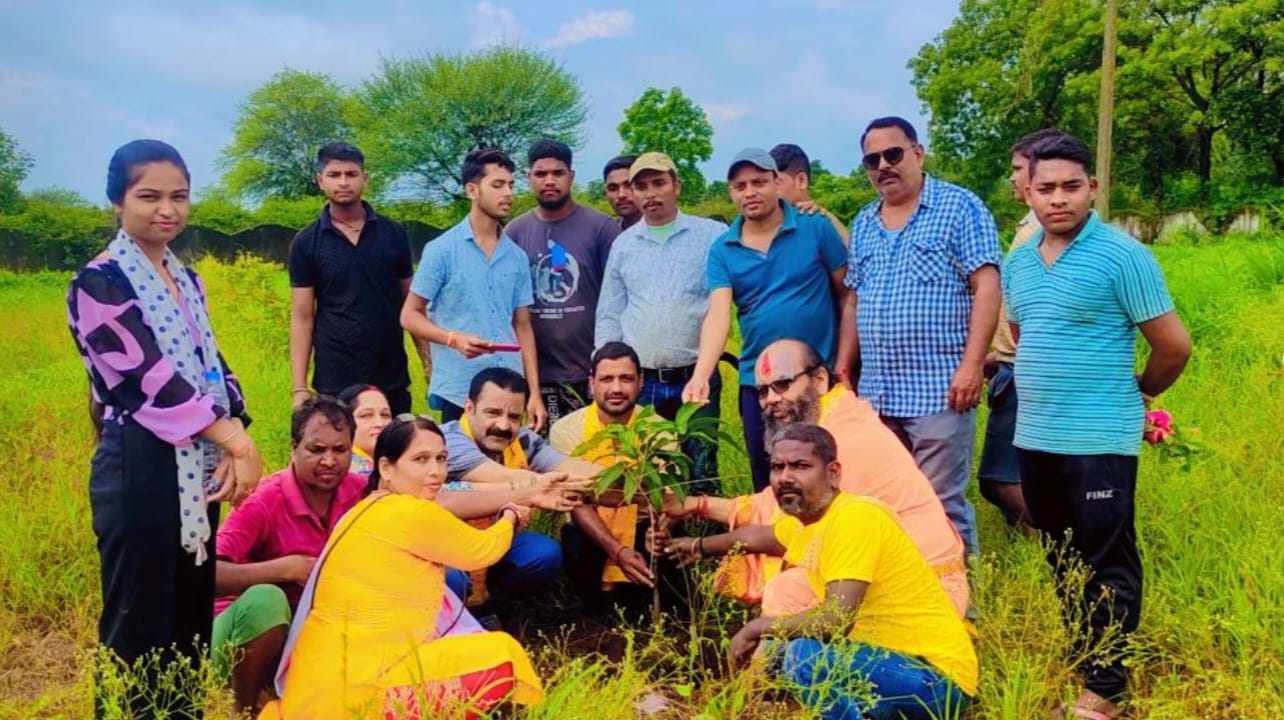 डिवाइन इंडिया यूथ एसोसिएशन (दीया ग्रुप) ने किया पौधा रोपण…    शुद्ध ऑक्सीजन के लिए सघन वृक्षारोपण जरुरी, ऑक्सीजन जीवन का महत्वपूर्ण स्रोत है : हर्ष छाबरिया…